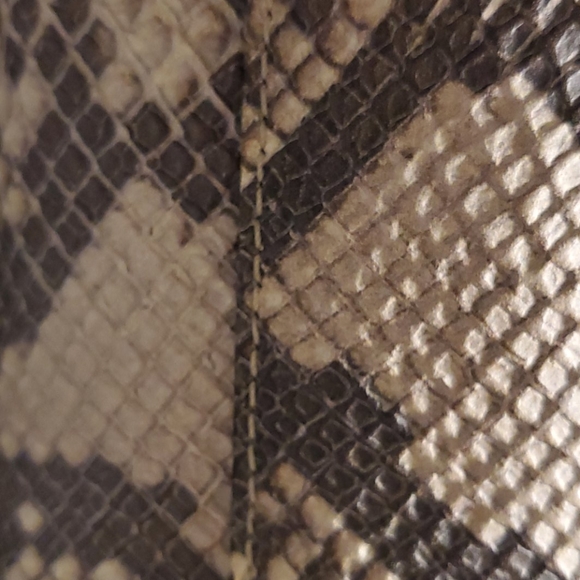 Italian Gen Leather Python Print Large Purse - Picture 14 of 16